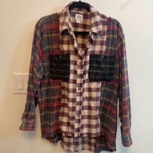 Adorable frayed edge flannel, oversized. Worn once!